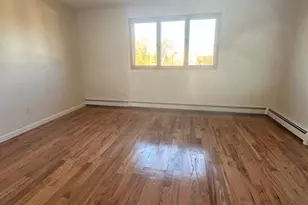 81 10th Ave, West Babylon, NY 11704 - Photo 8