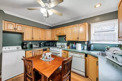 2528 Marshall Avenue, Bellmore, NY 11710 - Photo 16