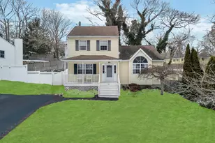 83 Friendship Dr, Rocky Point, NY 11778 - Photo 4