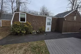 247 Main St, Center Moriches, NY 11934 - Photo 34