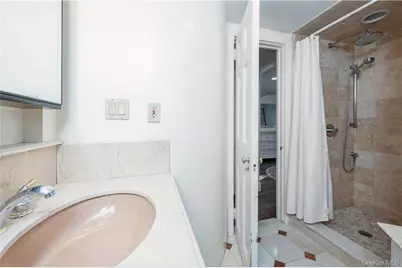 353 Old Mamaroneck Road, White Plains, NY 10605 - Photo 18