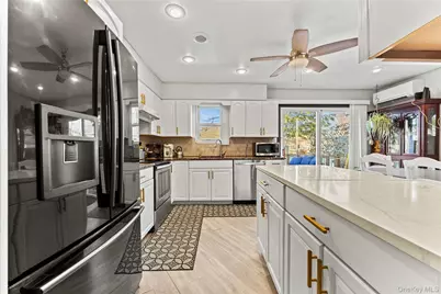 24017 67th Avenue, Little Neck, NY 11362 - Photo 6