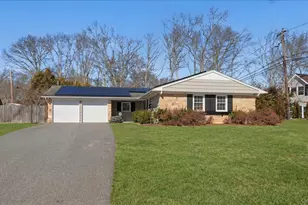 59 Sycamore Cir, Stony Brook, NY 11790 - Photo 2