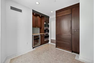 1 Renaissance Square #V4E, White Plains, NY 10601 - Photo 4