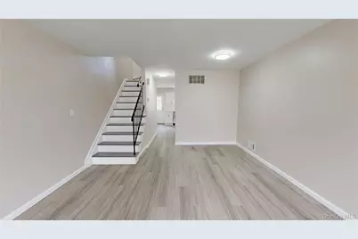 109 Lyceum Court, New York, NY 10310 - Photo 4