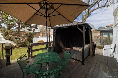 93 Kenneth Place, New Hyde Park, NY 11040 - Photo 32