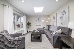 93 Kenneth Pl, New Hyde Park, NY 11040 - Photo 8