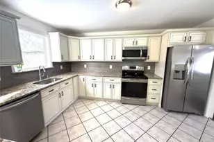 2 New St, Holtsville, NY 11742 - Photo 6