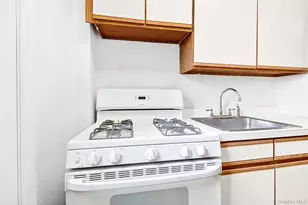 2 Greenridge Ave, White Plains, NY 10605 - Photo 22