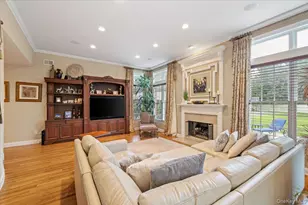 44 Legends Cir, Melville, NY 11747 - Photo 14