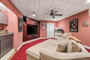 44 Legends Cir, Melville, NY 11747 - Photo 32