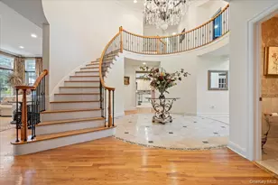 44 Legends Cir, Melville, NY 11747 - Photo 4