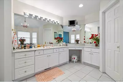 44 Legends Circle, Melville, NY 11747 - Photo 22