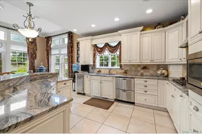44 Legends Circle, Melville, NY 11747 - Photo 10