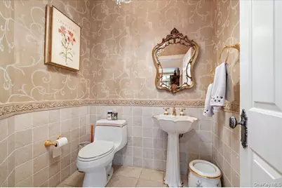 44 Legends Circle, Melville, NY 11747 - Photo 16