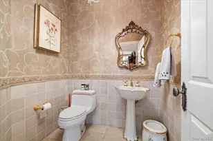 44 Legends Cir, Melville, NY 11747 - Photo 16