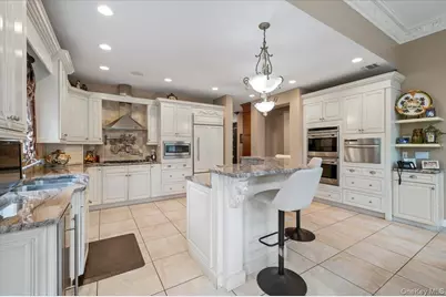 44 Legends Circle, Melville, NY 11747 - Photo 8