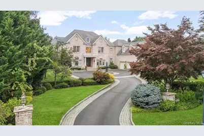 44 Legends Circle, Melville, NY 11747 - Photo 44