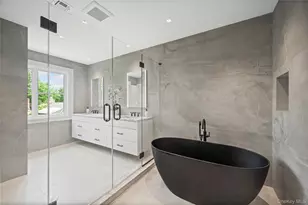 7 Mirrielees Rd, Great Neck, NY 11021 - Photo 38