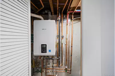 221 Amsterdam Avenue, West Babylon, NY 11704 - Photo 12