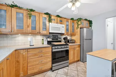 16 Village Green, Bardonia, NY 10954 - Photo 8