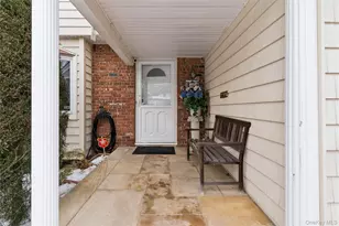 44 Wallace Dr, Plainview, NY 11803 - Photo 2