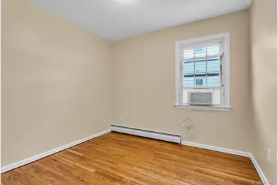 21 Cochran Place, Valley Stream, NY 11581 - Photo 10