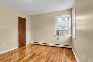 21 Cochran Pl, Valley Stream, NY 11581 - Photo 8