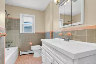 21 Cochran Pl, Valley Stream, NY 11581 - Photo 20