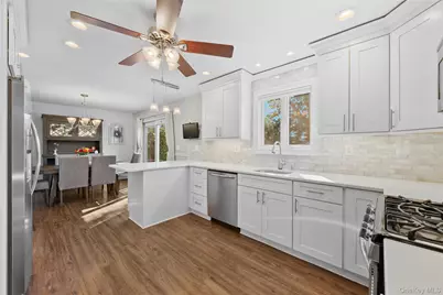 231 46th Street, Lindenhurst, NY 11757 - Photo 4