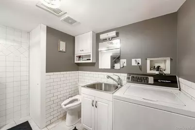 131 W Washington Avenue, Pearl River, NY 10965 - Photo 32