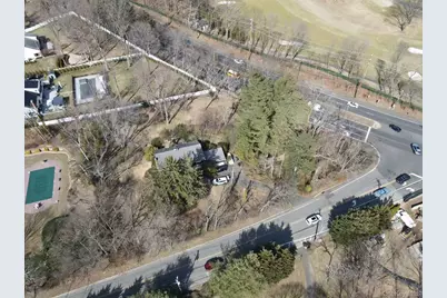 499 Stonytown Road, Manhasset, NY 11030 - Photo 4