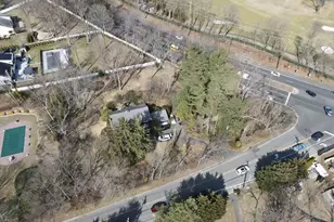 499 Stonytown Rd, Manhasset, NY 11030 - Photo 4