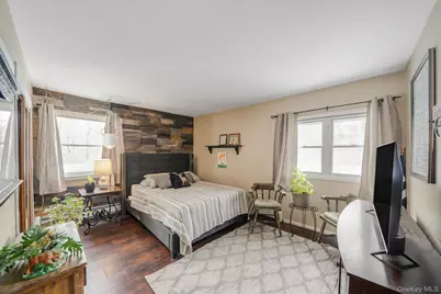 6 Howe Court, Coram, NY 11727 - Photo 12