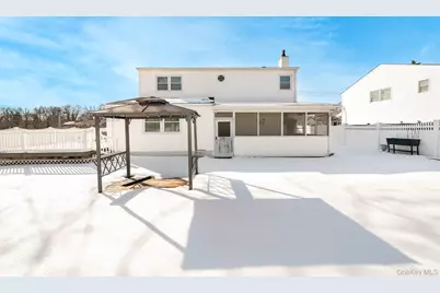 2907 Rhode Island Avenue, Medford, NY 11763 - Photo 6