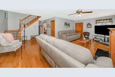 2907 Rhode Island Avenue, Medford, NY 11763 - Photo 18
