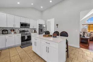 19 Summit, Farmingville, NY 11738 - Photo 6