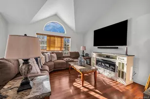 19 Summit, Farmingville, NY 11738 - Photo 12