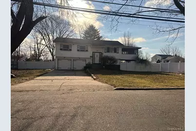 218 Newberry Street, Brentwood, NY 11717 - Photo 2