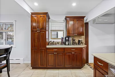 612 N Broome Avenue, Lindenhurst, NY 11757 - Photo 4