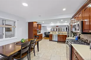 612 N Broome Ave, Lindenhurst, NY 11757 - Photo 6