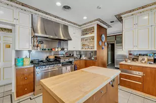 2 Wallis Ln, Saint James, NY 11780 - Photo 10