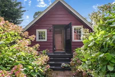 95 E Broadway, Roslyn, NY 11576 - Photo 18