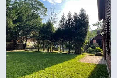 95 E Broadway, Roslyn, NY 11576 - Photo 30