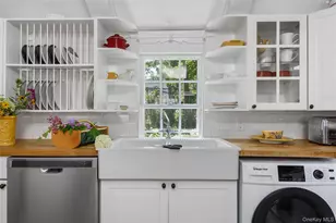 95 E Broadway, Roslyn, NY 11576 - Photo 12