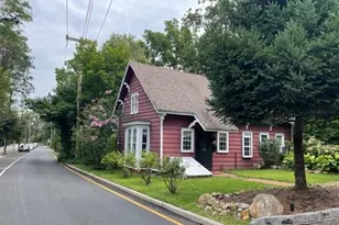 95 E Broadway, Roslyn, NY 11576 - Photo 32