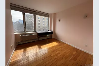 136-21 Latimer Place #4L, Flushing, NY 11354 - Photo 6