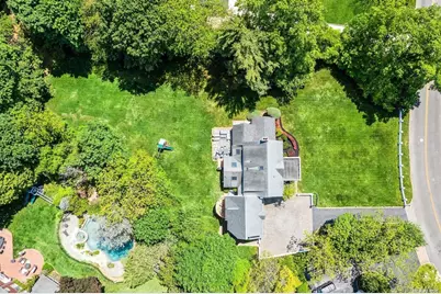 1345 Harbor Road, Hewlett, NY 11557 - Photo 32