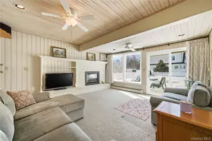 38 Bradish Ln, Bay Shore, NY 11706 - Photo 16