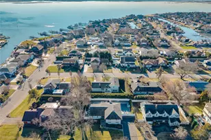 148 Exeter Rd, Massapequa, NY 11758 - Photo 4